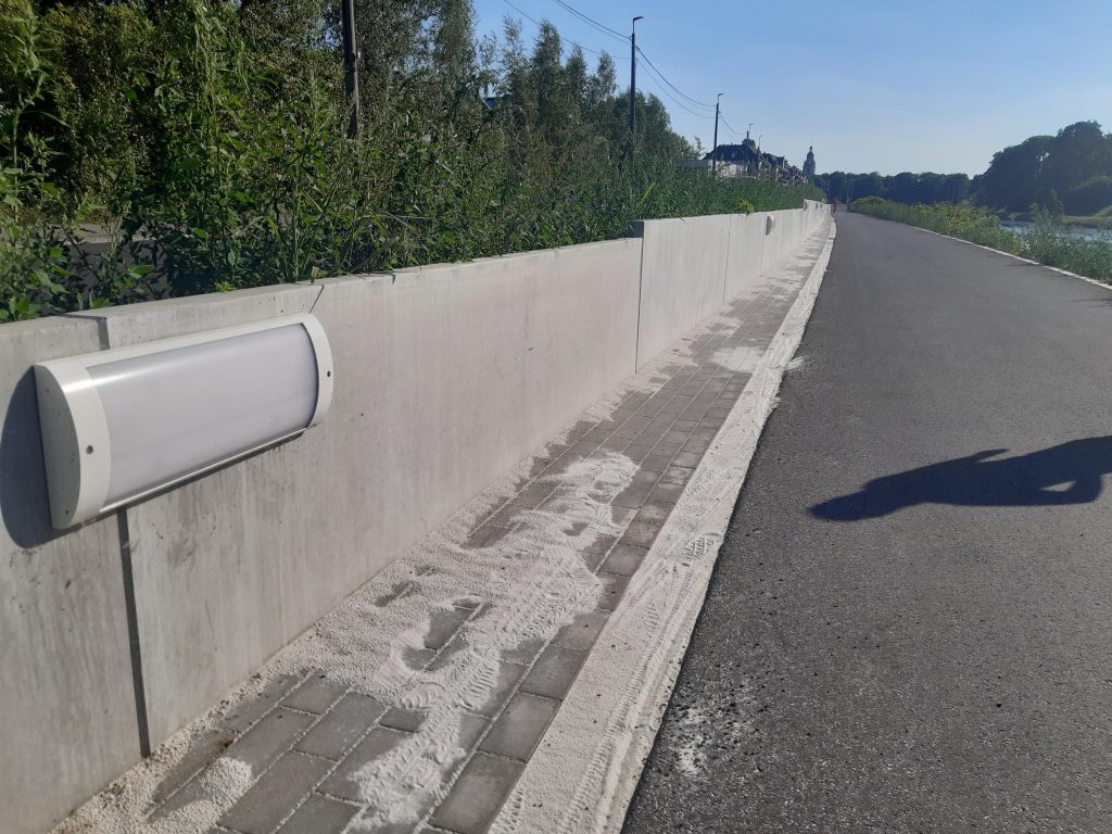 Eclairage sur la fietssnelweg F20 le long du canal - Halle